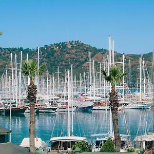 Infinity 3* Φετιγιέ